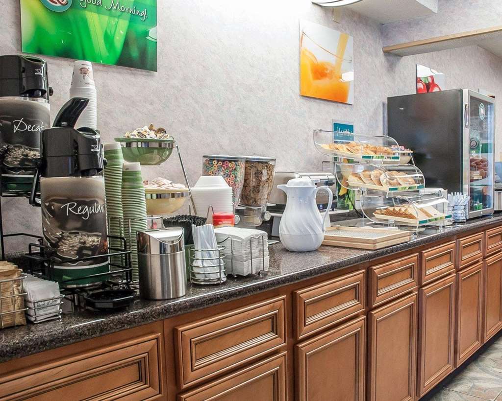 ควอลิตี้ อินน์ เนียร์ ซิกส์ แฟลกส์ เซนต์ หลุยส์ Pacific ร้านอาหาร รูปภาพ